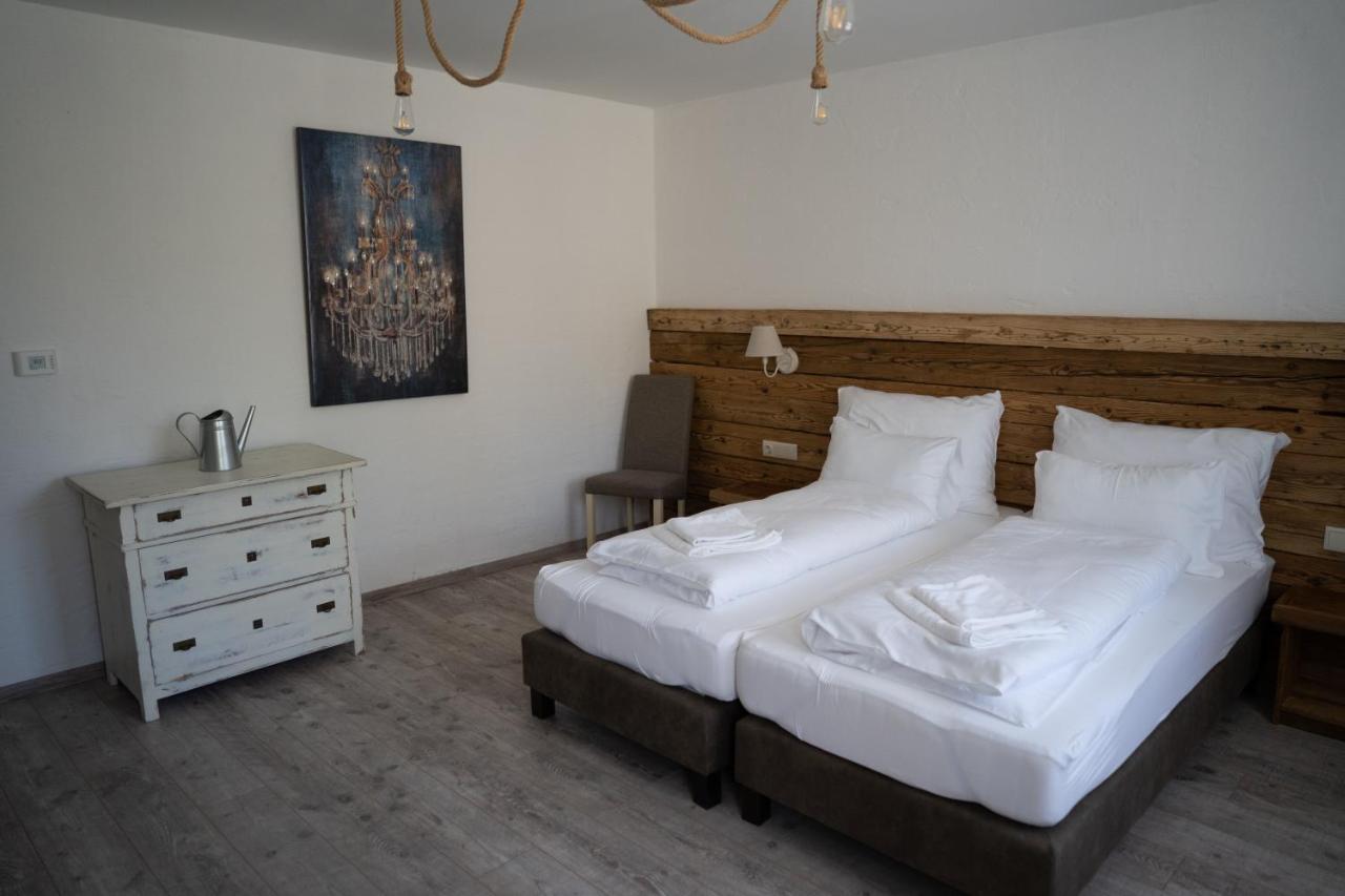 Pajta Apartman Es Vendeghaz Tata Luaran gambar