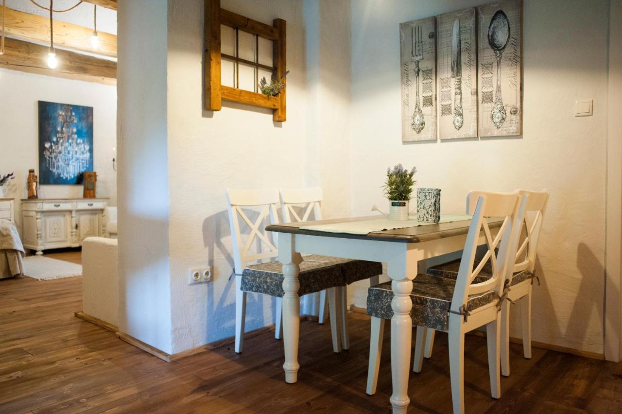 Pajta Apartman Es Vendeghaz Tata Luaran gambar