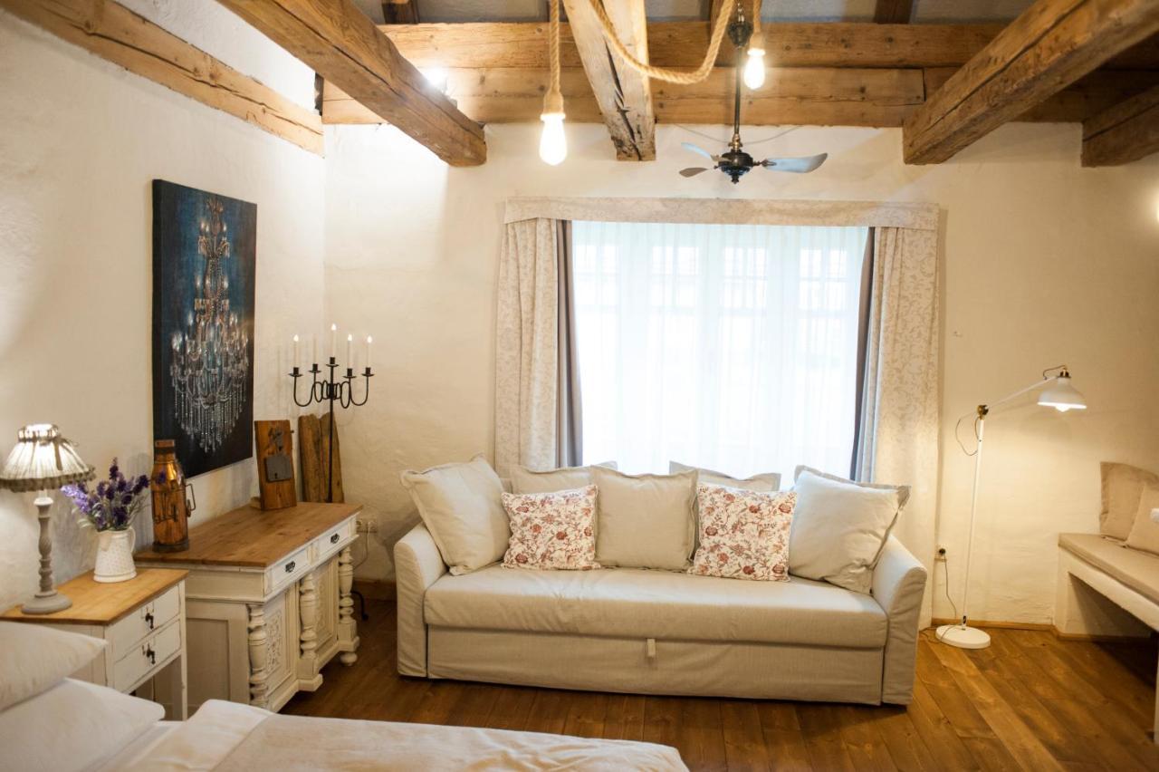Pajta Apartman Es Vendeghaz Tata Luaran gambar