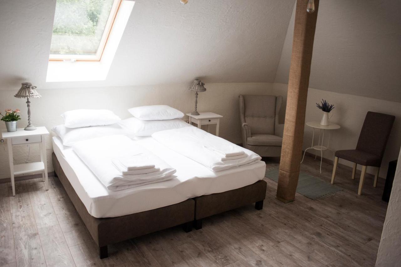Pajta Apartman Es Vendeghaz Tata Luaran gambar