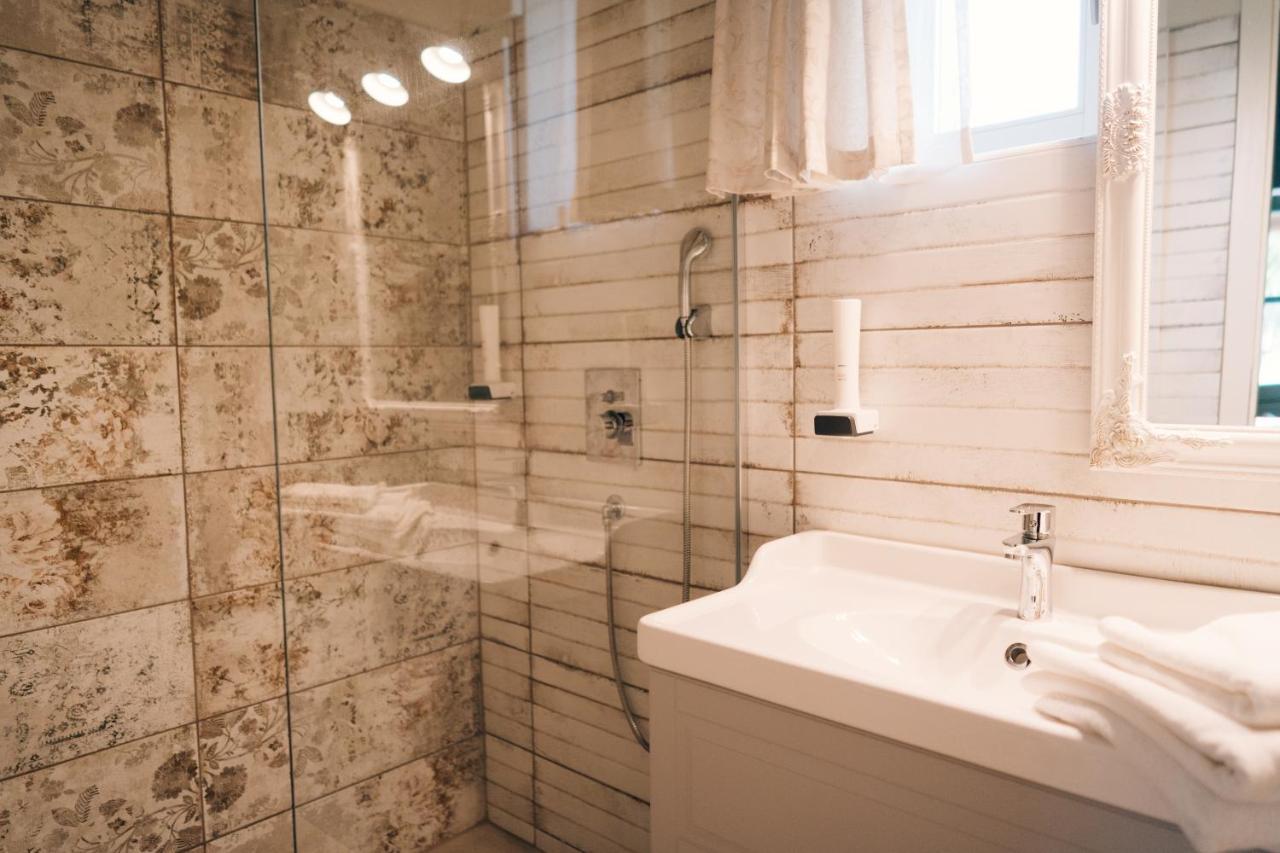 Pajta Apartman Es Vendeghaz Tata Luaran gambar